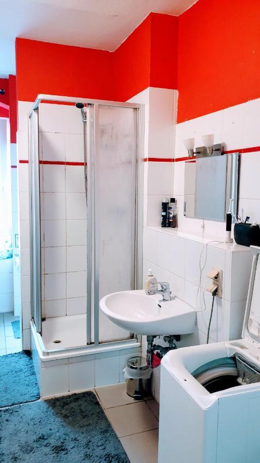 Room In City Center Halle With Shared Bathroom & Kitchen - Free Wifi, Netflix, Ipad & Ground Floor Esterno foto