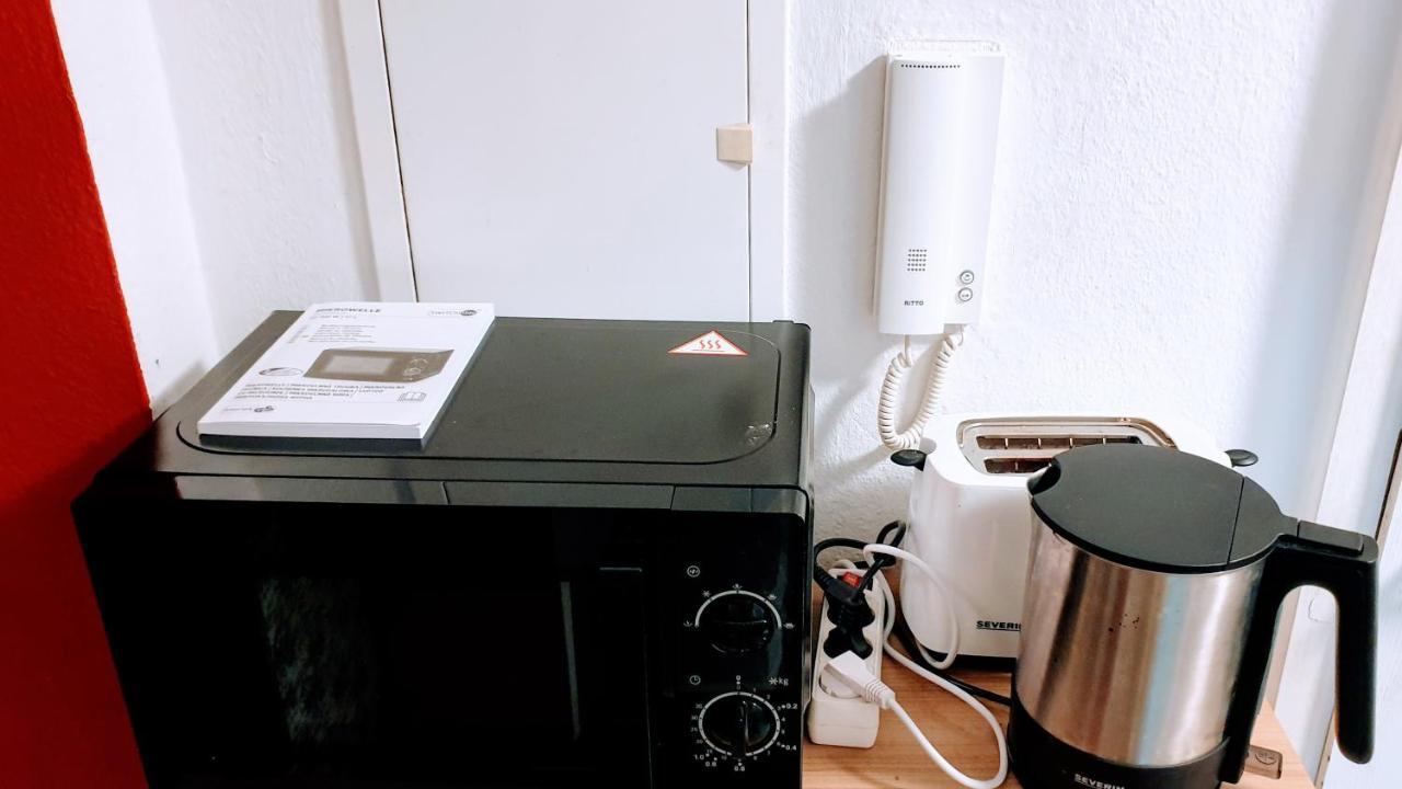Room In City Center Halle With Shared Bathroom & Kitchen - Free Wifi, Netflix, Ipad & Ground Floor Esterno foto