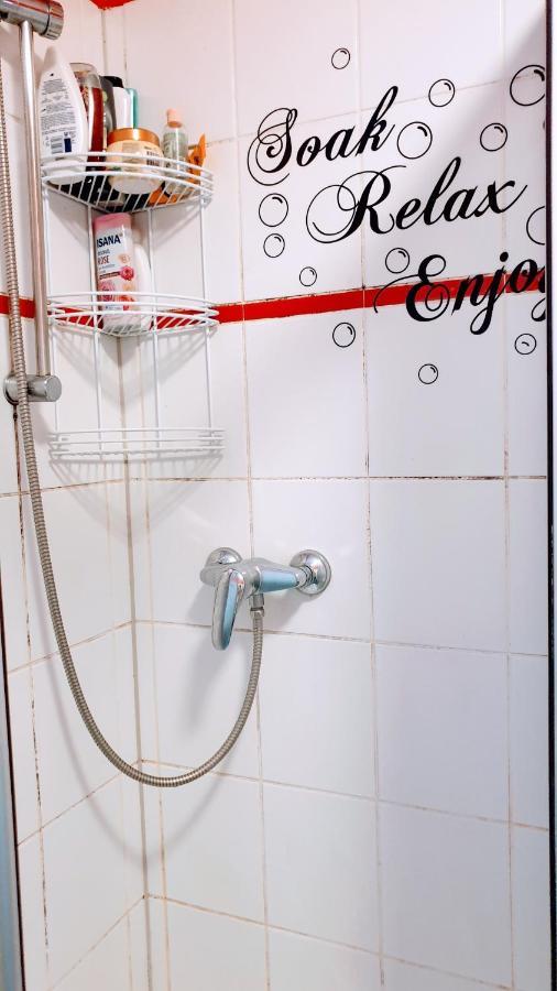 Room In City Center Halle With Shared Bathroom & Kitchen - Free Wifi, Netflix, Ipad & Ground Floor Esterno foto