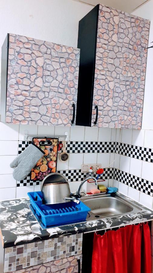 Room In City Center Halle With Shared Bathroom & Kitchen - Free Wifi, Netflix, Ipad & Ground Floor Esterno foto
